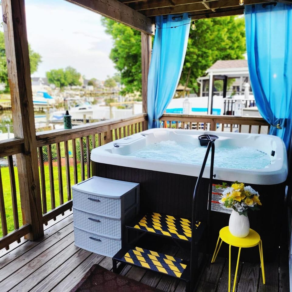 Waterfront Villa , 3 bedroom, theater and Game room Villa in Dundalk