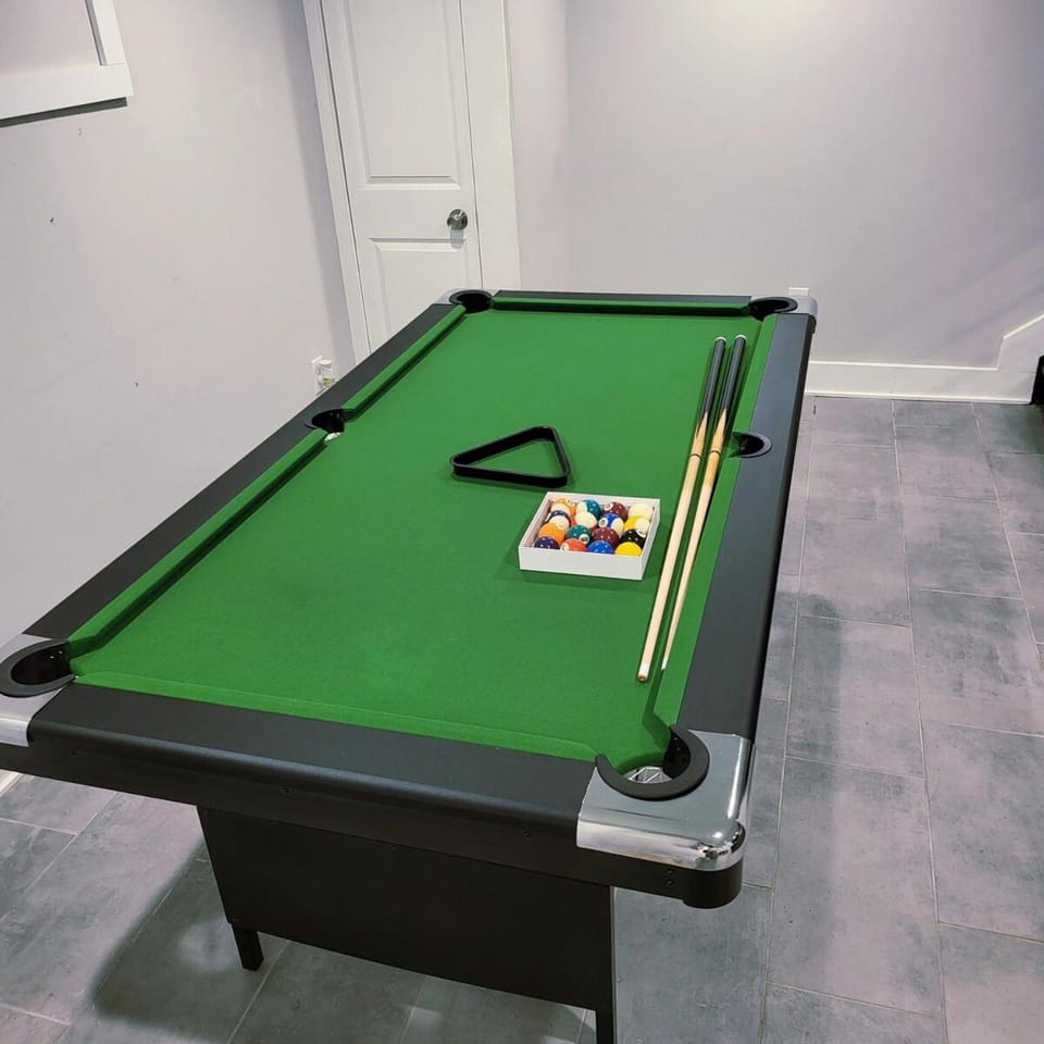 Waterfront Villa , 3 bedroom, theater and Game room Villa in Dundalk