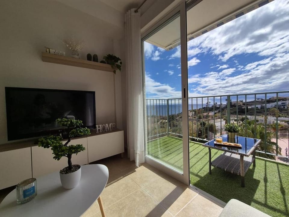 Communal lounge/ TV room, View (from property/room)