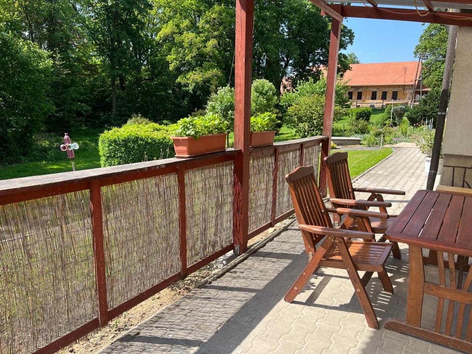 Patio, Spring, Day, Garden, View (from property/room), Balcony/Terrace, Seating area, Garden view
