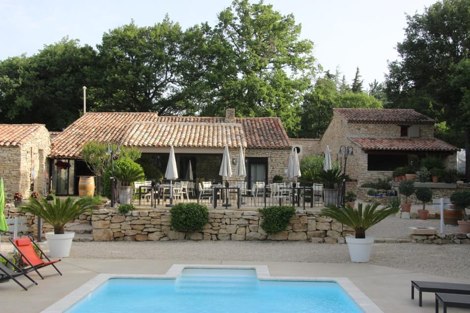 Property building, Spring, Garden, Balcony/Terrace, Garden view, Pool view, Swimming pool, sunbed