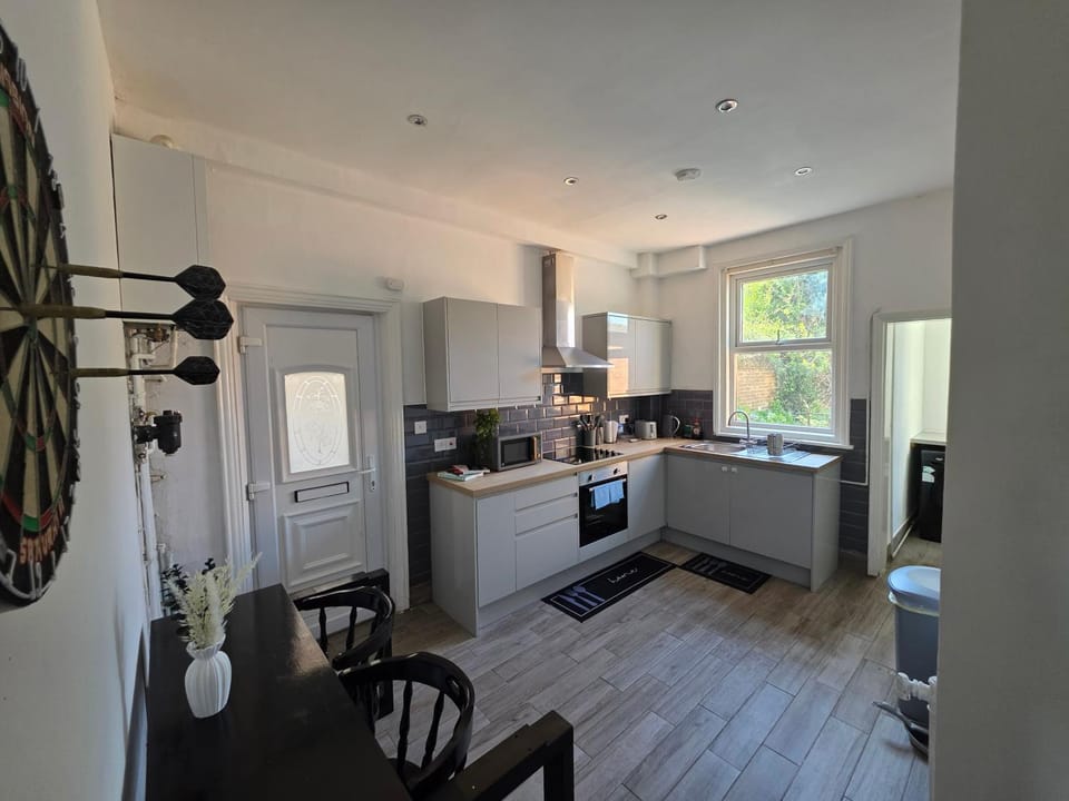 Kitchen or kitchenette, Dining area, oven, toaster