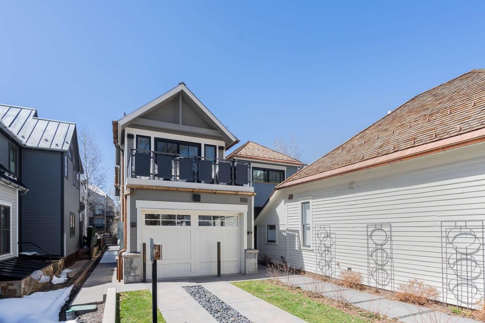Upscale Condo Near Lift and Town with Mountain Views House in Telluride