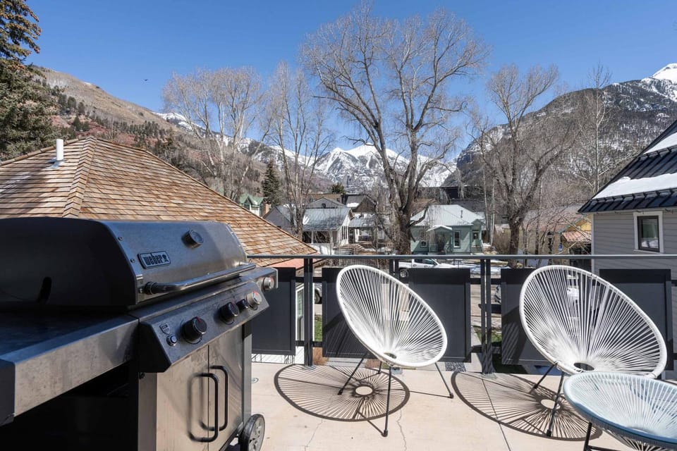Upscale Condo Near Lift and Town with Mountain Views House in Telluride
