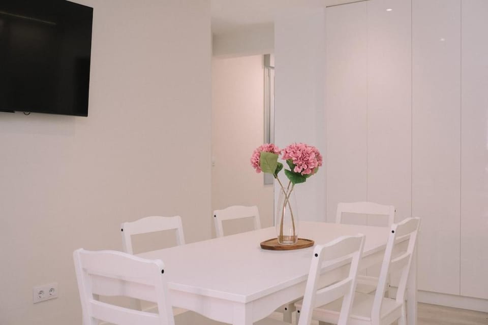 Espectacular moderno y céntrico by CABANA Rentals Apartment in Vigo