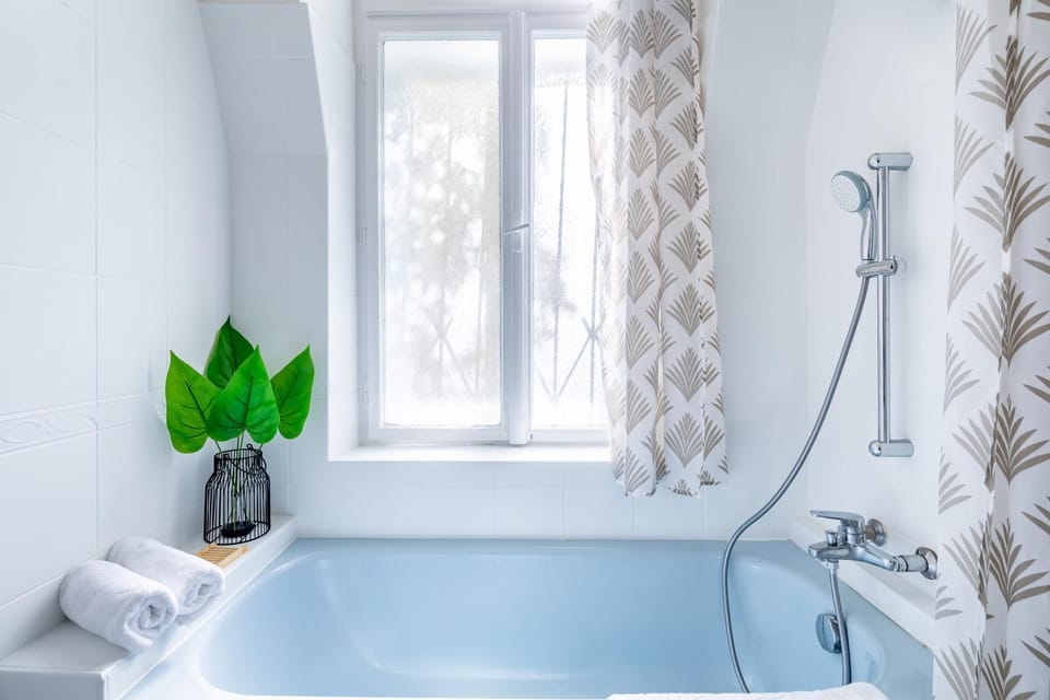 Bathroom, towels