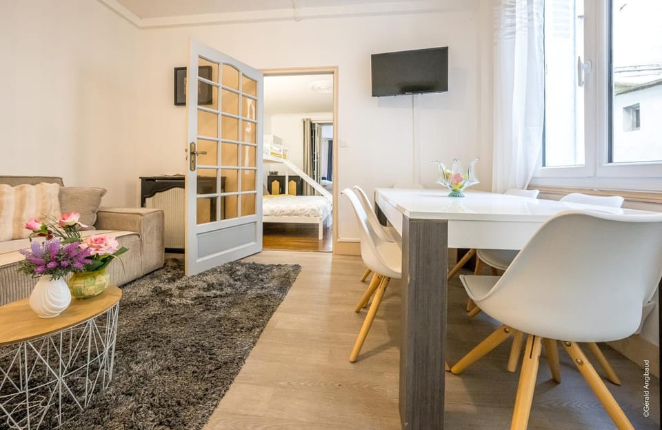 TV and multimedia, Living room, Dining area
