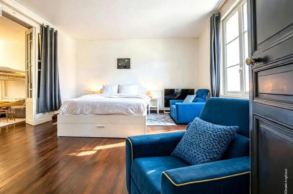 Maison au cœur de Saumur Cour privée Parking gratuit Wi-Fi Apartment in Saumur
