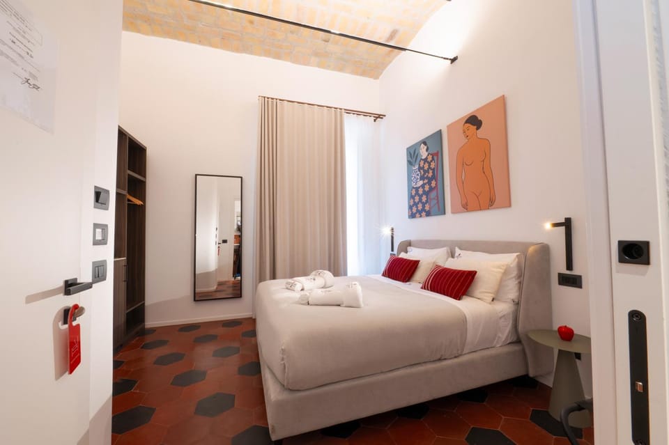 Bed, Bedroom, locker, towels