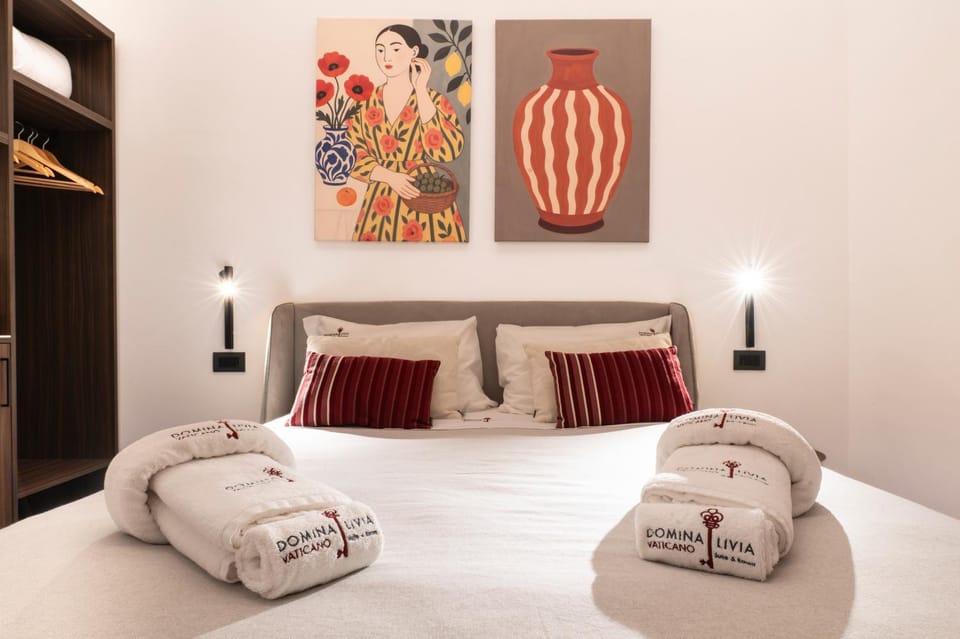 Bed, Decorative detail, Bedroom, locker, towels