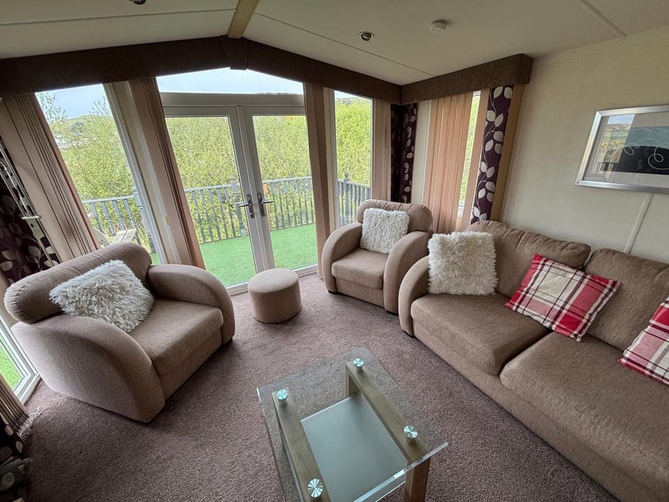 The Beach Hideaway Pet Friendly 2 Bedroom Static Caravan Clarach Bay House in Tirymynach