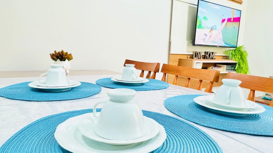 TV and multimedia, Coffee/tea facilities, Living room, Seating area, Dining area