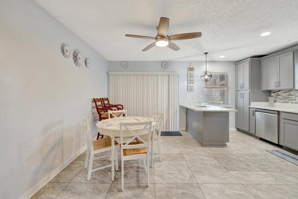 Seaside Serenity Cozy By The Sea Apartment in Fort Pierce