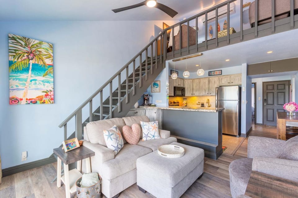 Bright Kihei Condo Across from Beach Pool AC Sleeps 4 House in Kihei