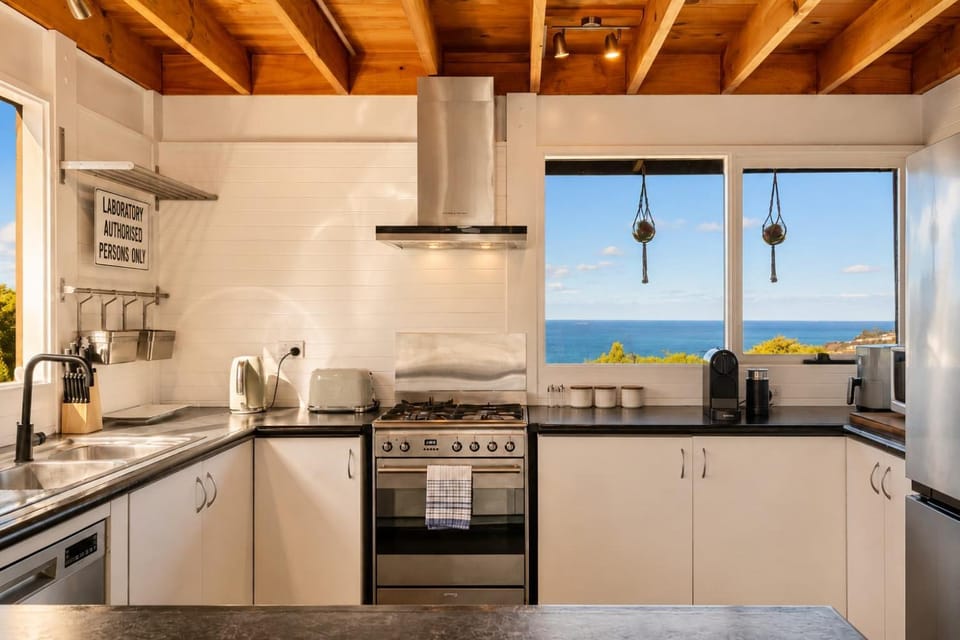 Ocean Views 20kms from CBD Sleeps 10 House in Tasmania