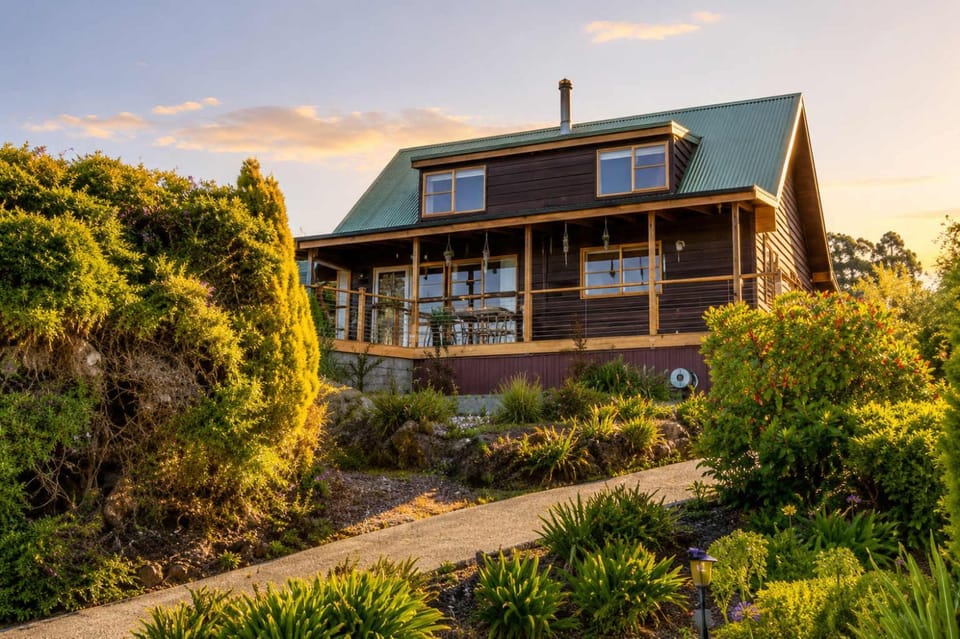 Ocean Views 20kms from CBD Sleeps 10 House in Tasmania