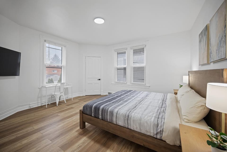 Shadyside, Pittsburgh !E Modern and Bright Private Bedroom with Shared Bathroom Vacation rental in Shadyside