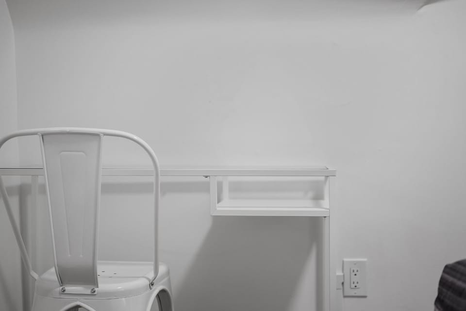 Shadyside, Pittsburgh !H Modern and Bright Private Bedroom with Shared Bathroom Vacation rental in Shadyside