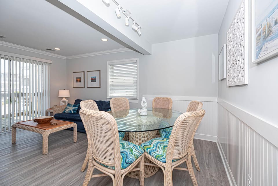 Spacious 2-Bedroom Condo on 43rd Street Easy Access to OC Convention Center! House in Ocean City