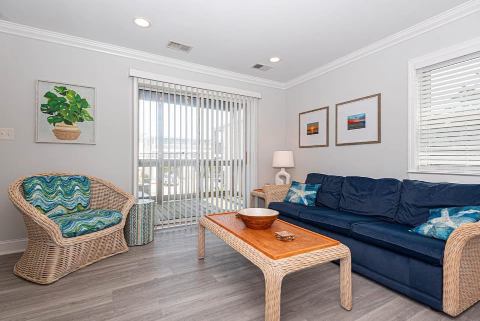 Spacious 2-Bedroom Condo on 43rd Street Easy Access to OC Convention Center! House in Ocean City
