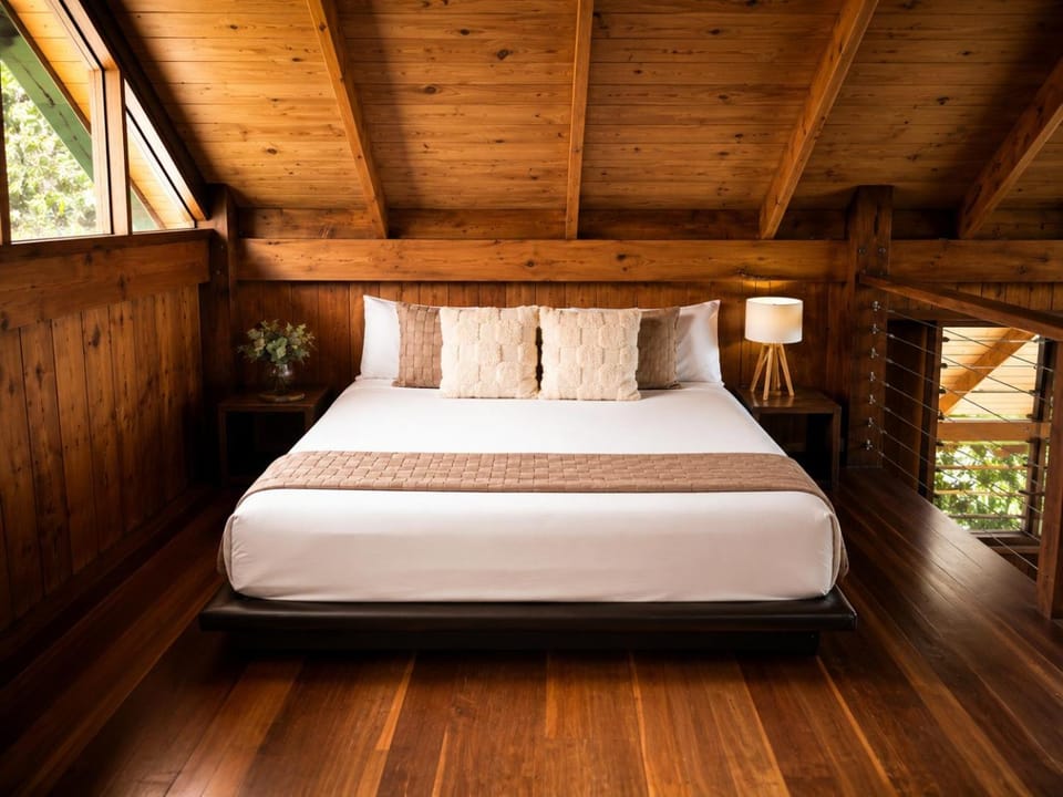 Bedroom, Mountain view