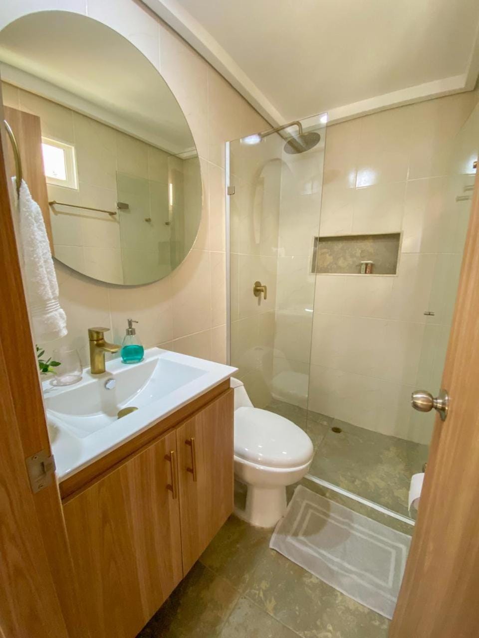 Shower, Bathroom, towels