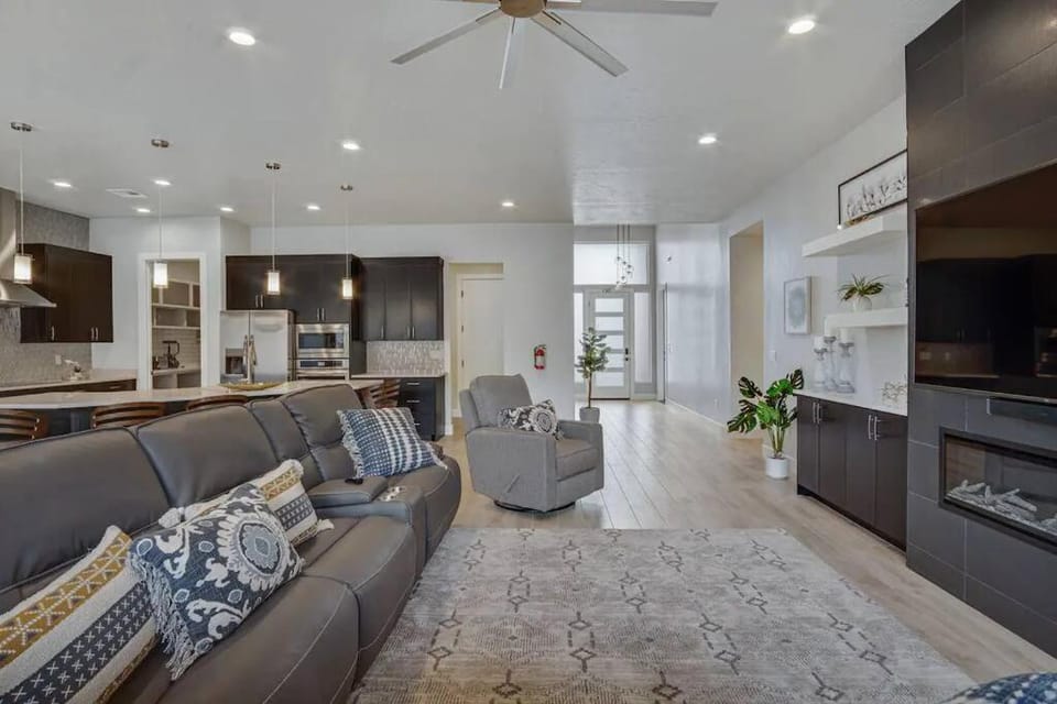 Communal lounge/ TV room, Living room