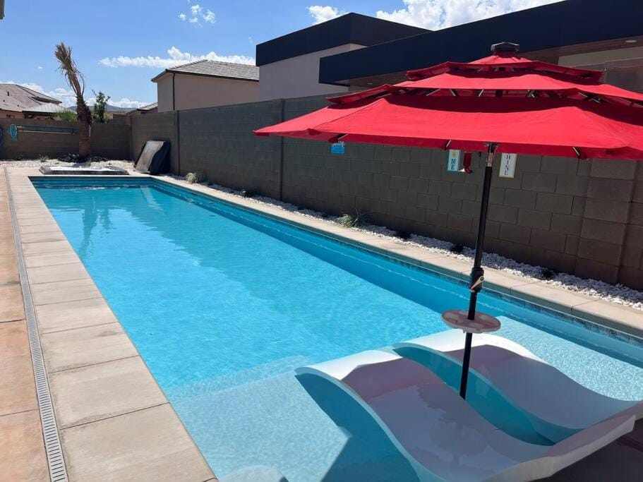 Swimming pool, sunbed