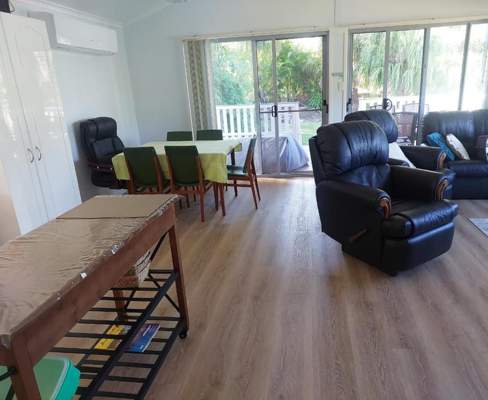 Palm Grove Holiday Home House in Agnes Water