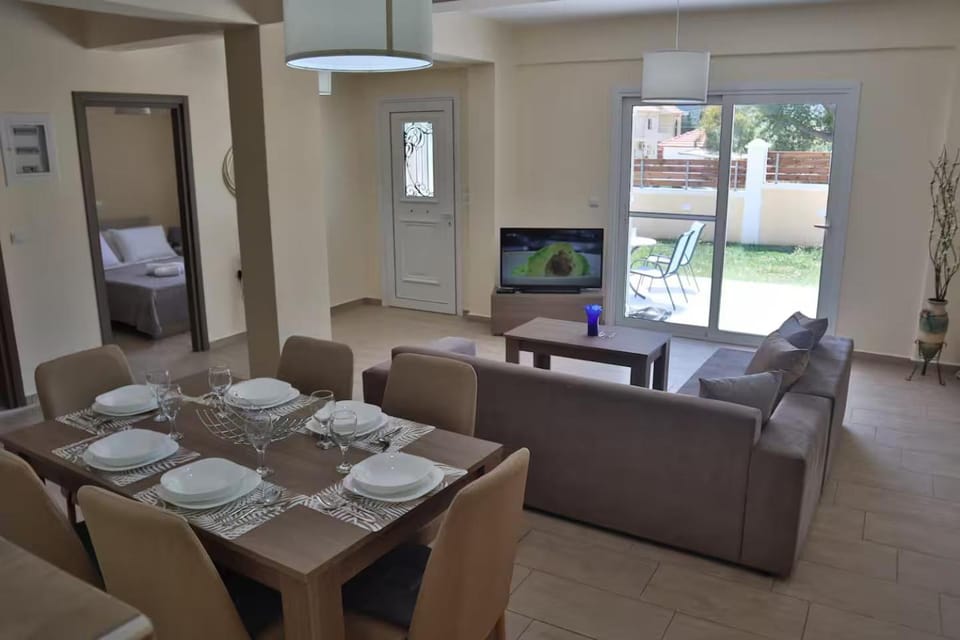 Babis House Villa in Karavomylos
