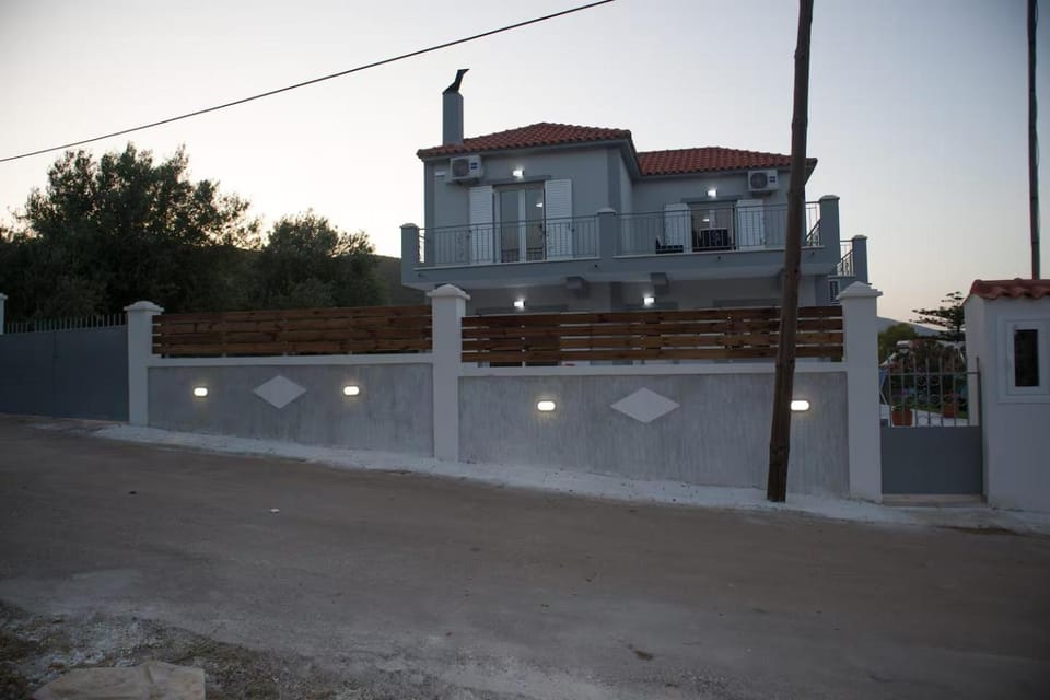 Babis House Villa in Karavomylos