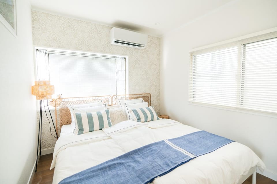 Bed, Photo of the whole room, Bedroom, air conditioner