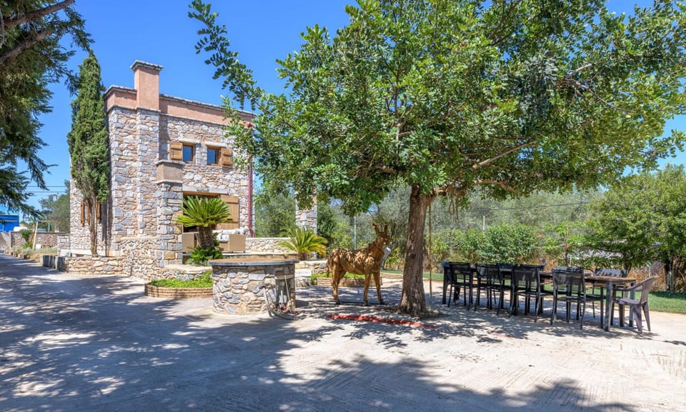 Property building, Spring, Day, Natural landscape, Garden, Garden view