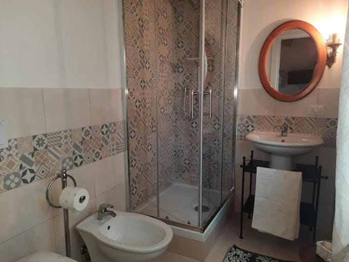 Shower, Toilet, Bathroom, bidet