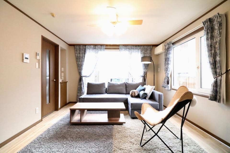 Living room, Photo of the whole room