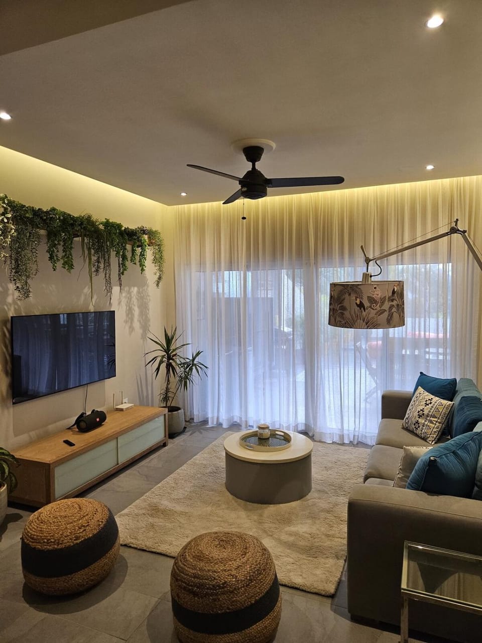 TV and multimedia, Living room, Seating area