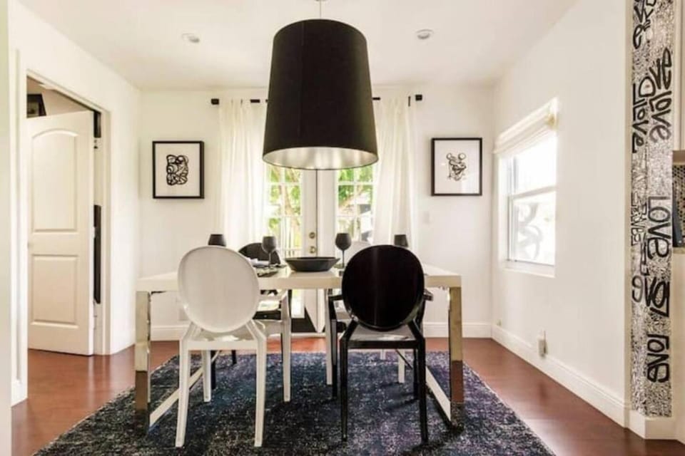 Seating area, Dining area