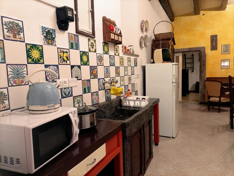 Coffee/tea facilities, Kitchen or kitchenette, Dining area, pet friendly, stove