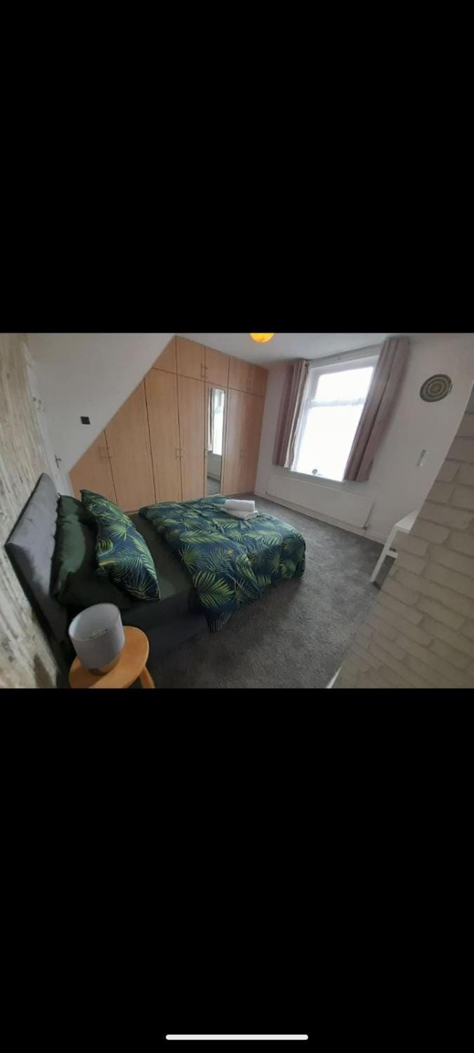 Guest Rooms in Bishop Auckland Bed and Breakfast in England