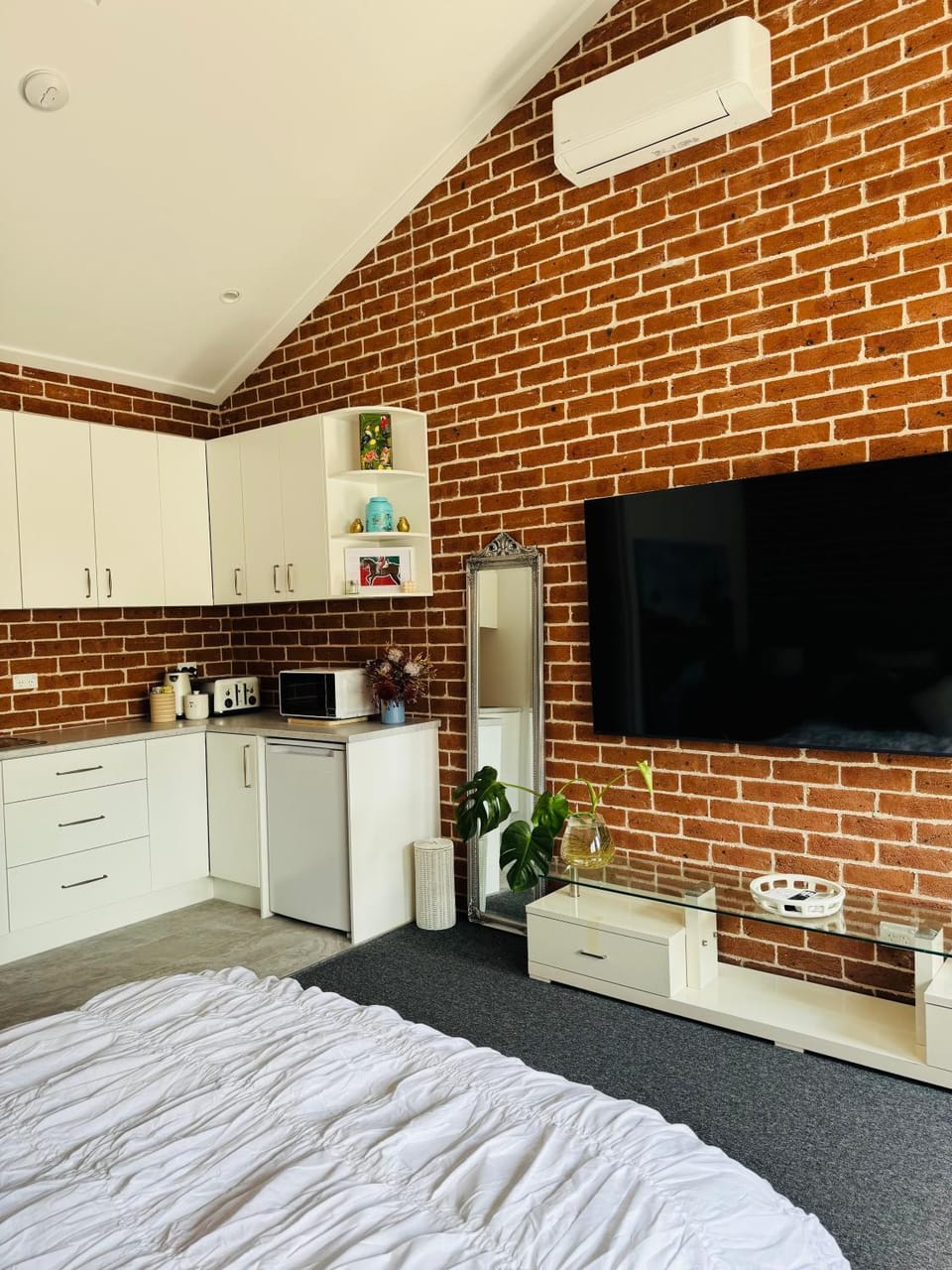 TV and multimedia, Bedroom