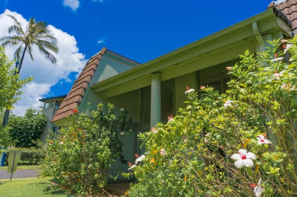 Walk to the Beach and Westin Sleeps 6 House in Princeville