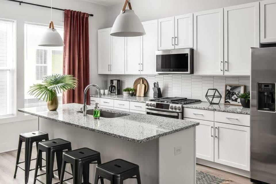 House of Many Records - Brand New Spacious Luxury House in East Nashville