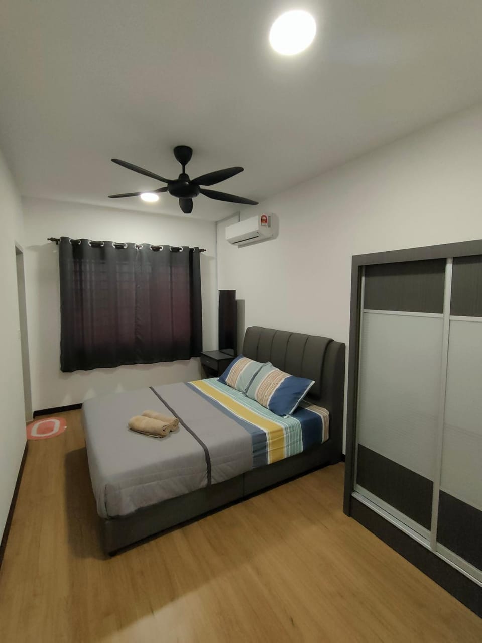 Bed, Bedroom, air conditioner
