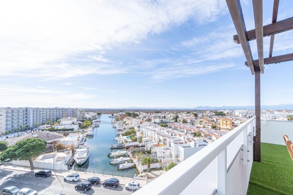 Balcony/Terrace, River view, Location