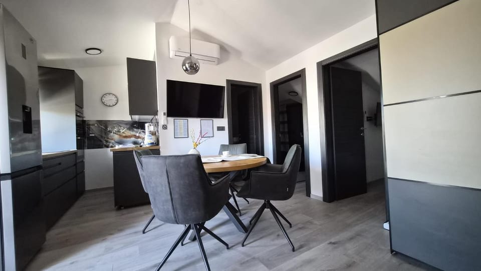 Kitchen or kitchenette, Dining area, pet friendly