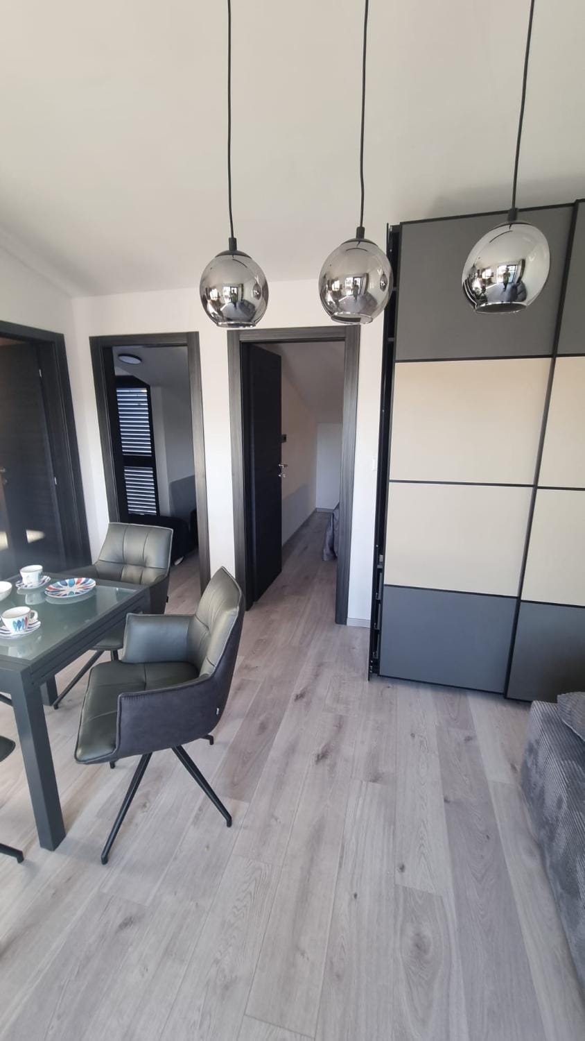 Kitchen or kitchenette, Living room, Seating area, Dining area