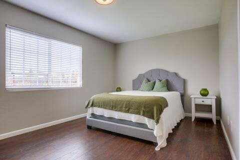 15 Min from Torrey Pines State Beach and Golf House in Mira Mesa