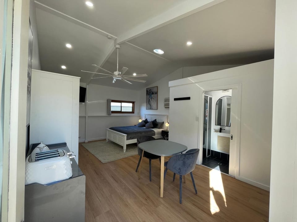 Spa Retreat Glenelg East Bed and Breakfast in Adelaide
