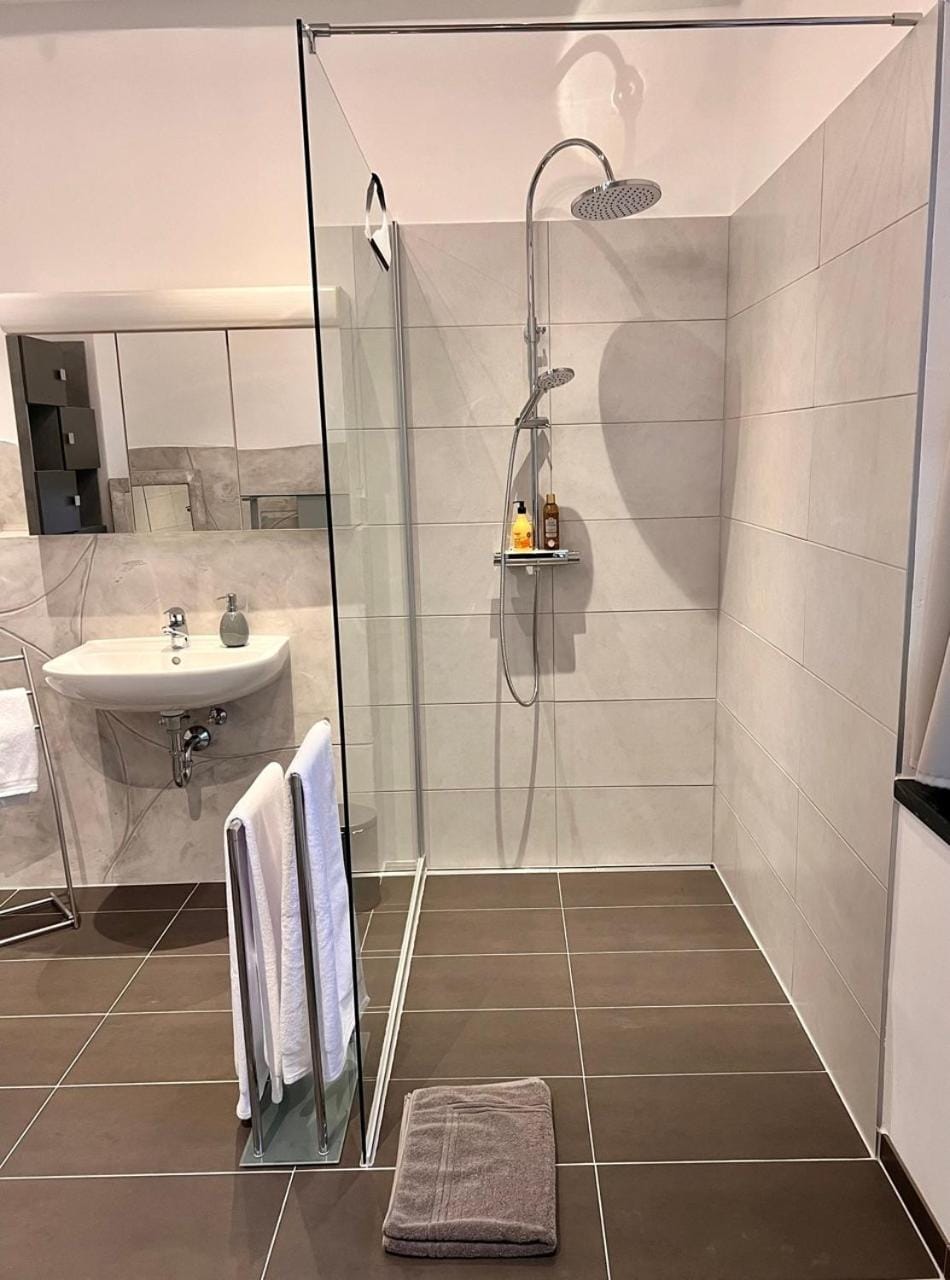 Shower, Bathroom, towels