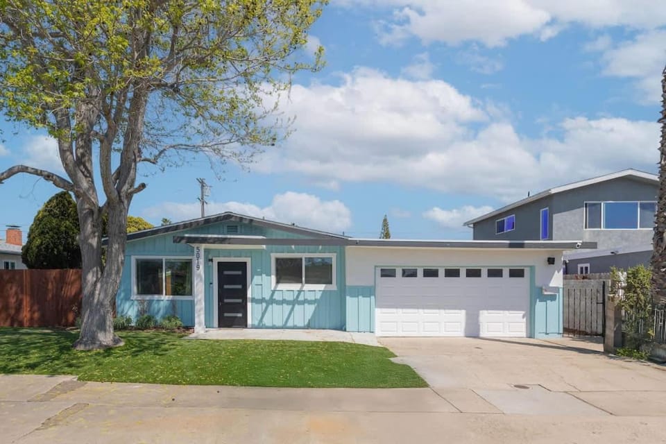 4 Miles to Beach Central and Newly Renovated House in San Diego